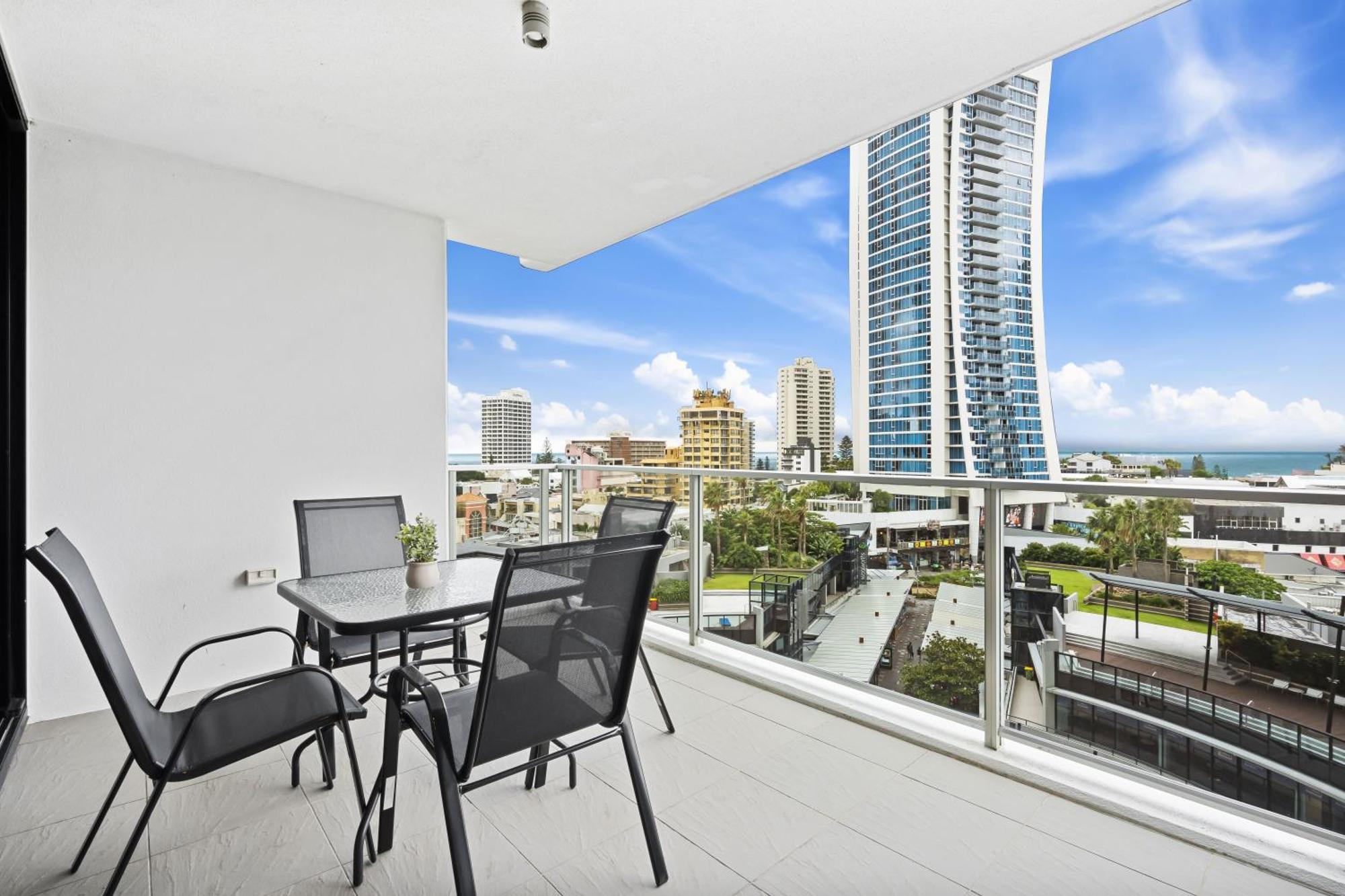 Circle On Cavill - Qstay Gold Coast Extérieur photo